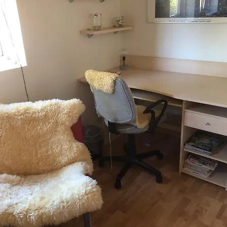 Privat Vaerelse I
